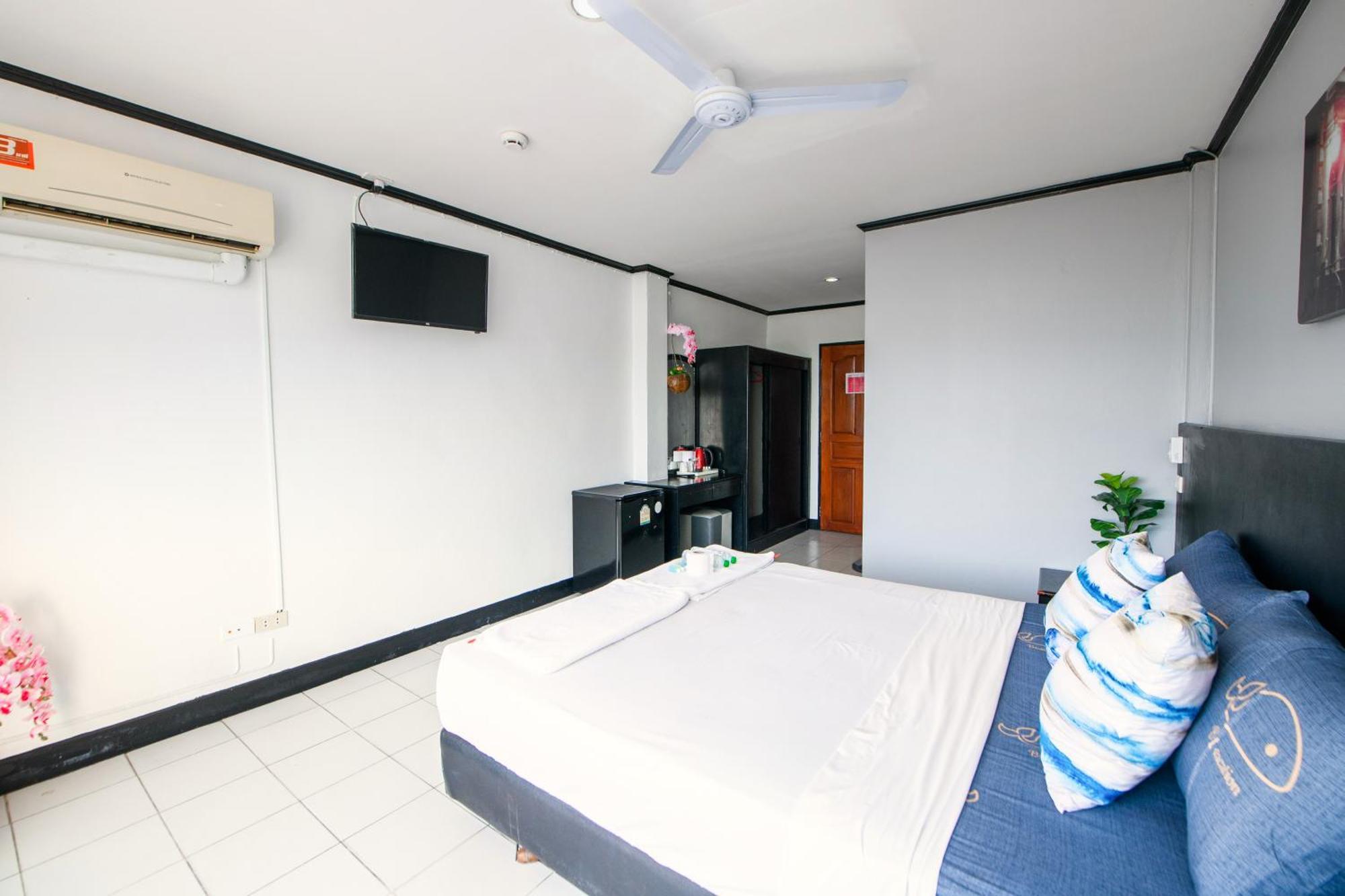 Happy Jomtien - Beachfront Exterior photo