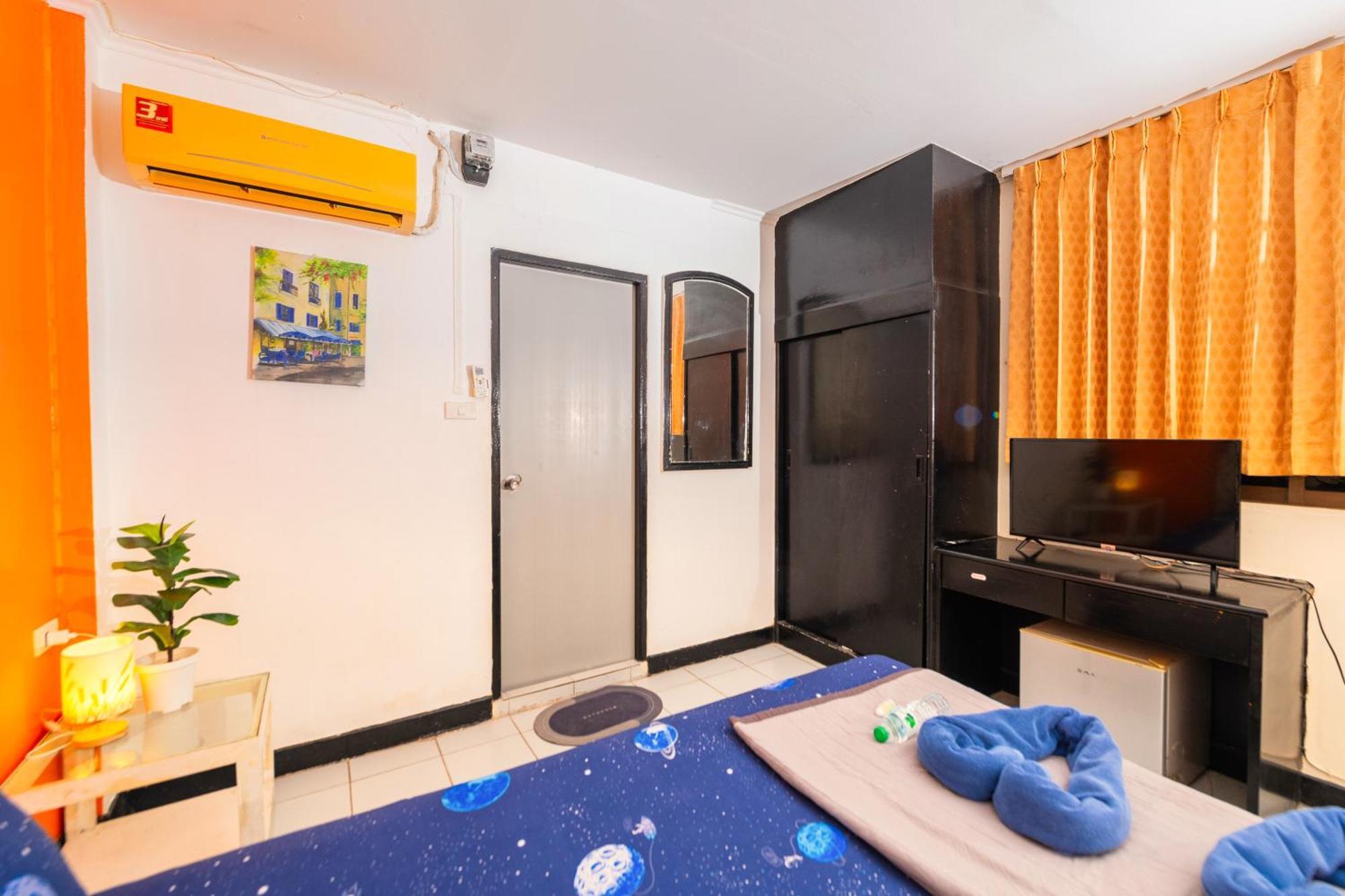 Happy Jomtien - Beachfront Room photo