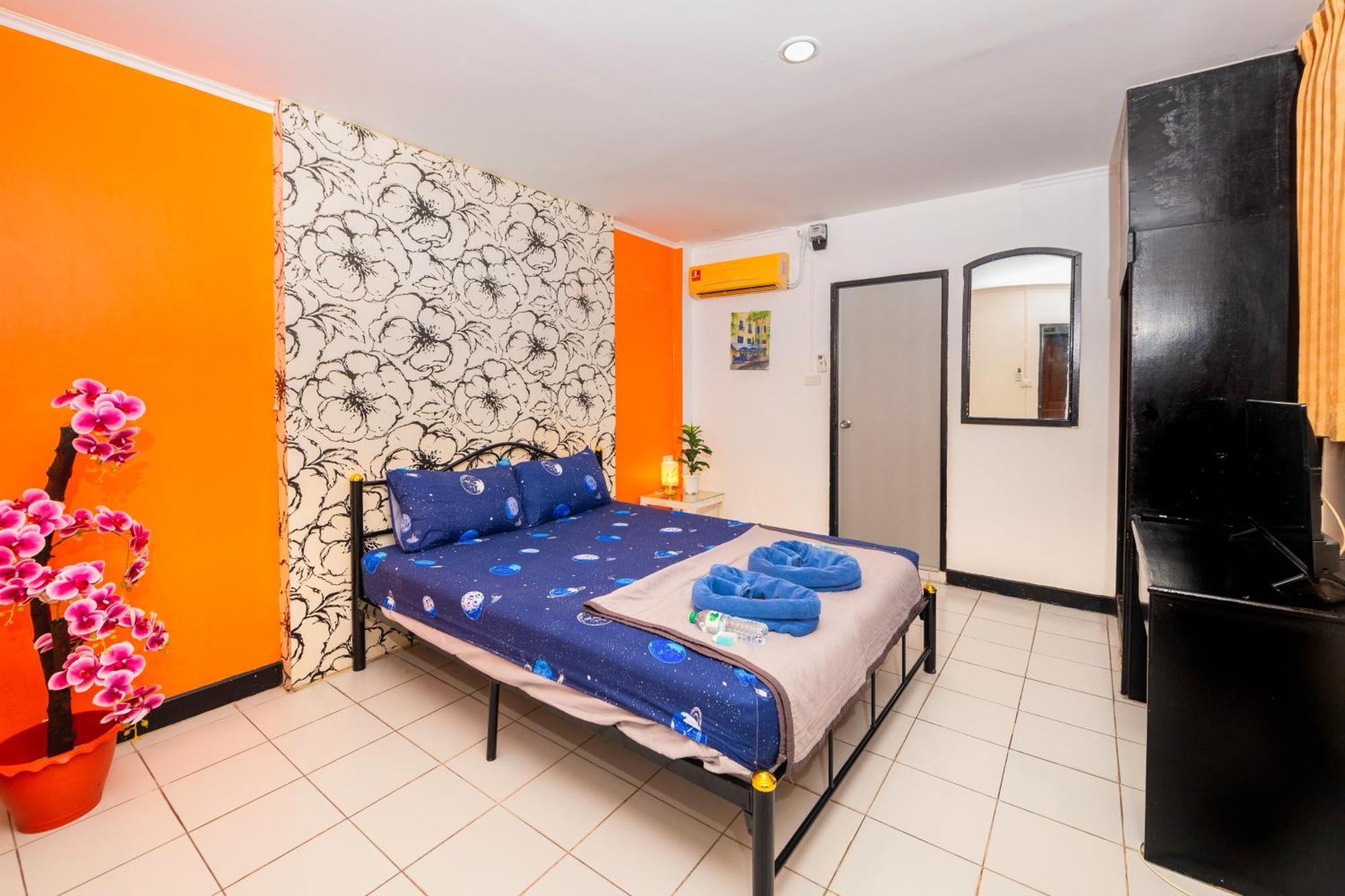 Happy Jomtien - Beachfront Room photo