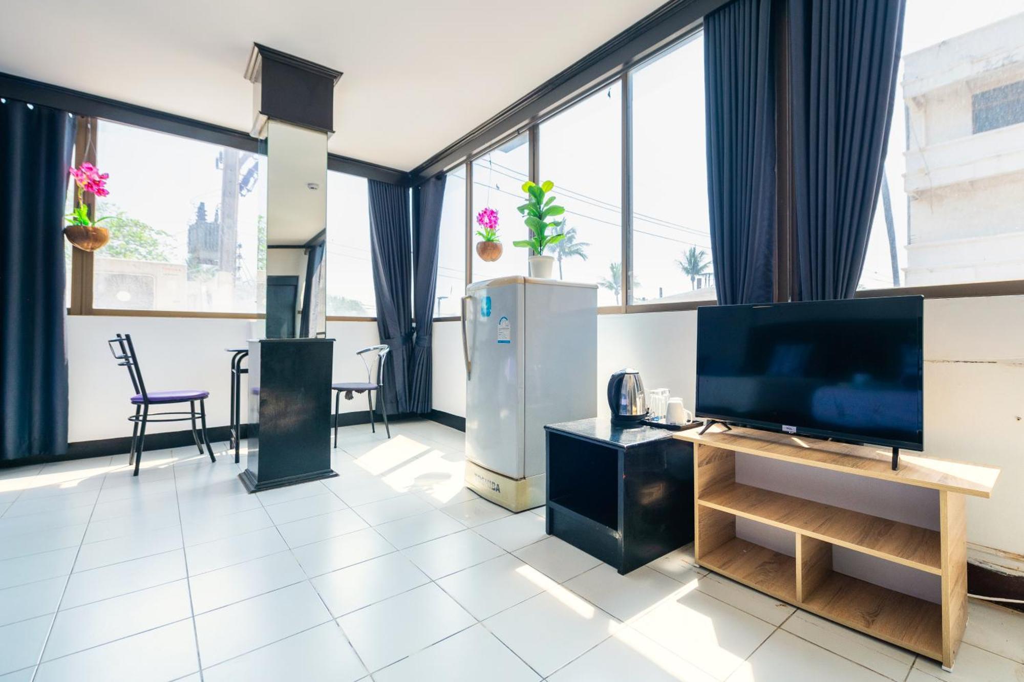 Happy Jomtien - Beachfront Room photo